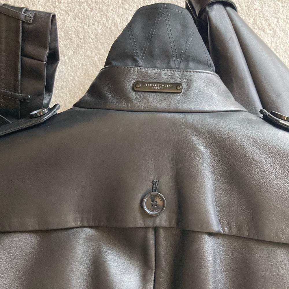 Burberry London leather/cotton, double breasted & belted trench coat - like new - Picture 15 of 15